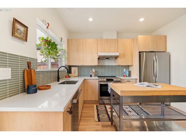 5793 Se RAMONA St, Portland, OR 97206