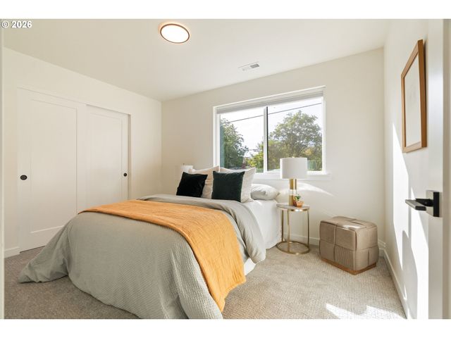 5793 Se RAMONA St, Portland, OR 97206