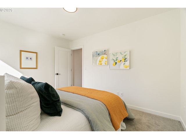 5793 Se RAMONA St, Portland, OR 97206