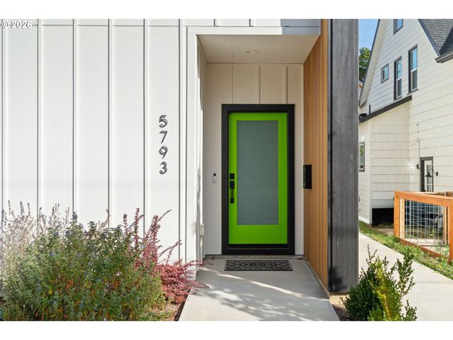 5793 Se RAMONA St, Portland, OR 97206