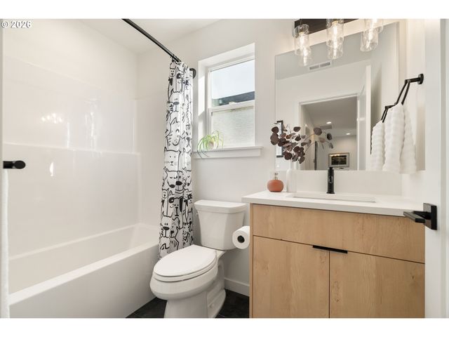 5793 Se RAMONA St, Portland, OR 97206
