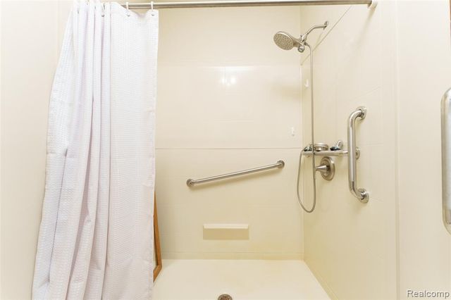 712 E Grand River Avenue, Fowlerville, MI 48836