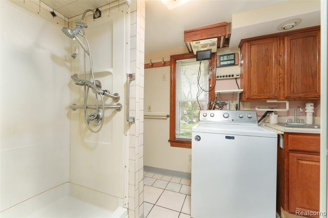 712 E Grand River Avenue, Fowlerville, MI 48836