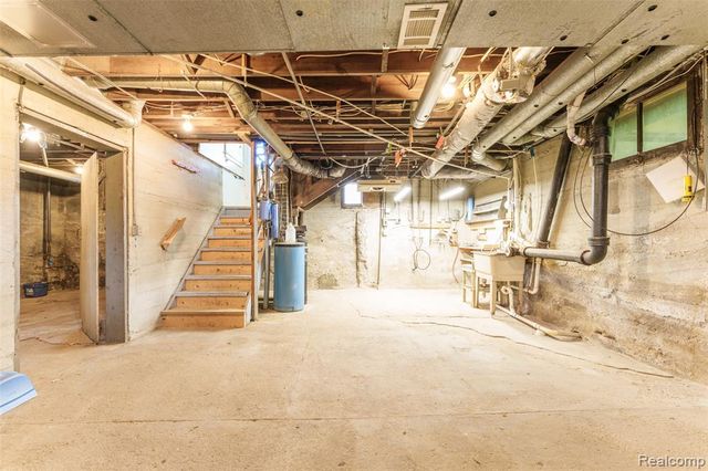 712 E Grand River Avenue, Fowlerville, MI 48836