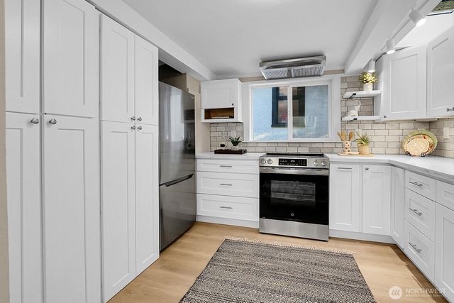 2850 NW 65th Street, Seattle, WA 98117