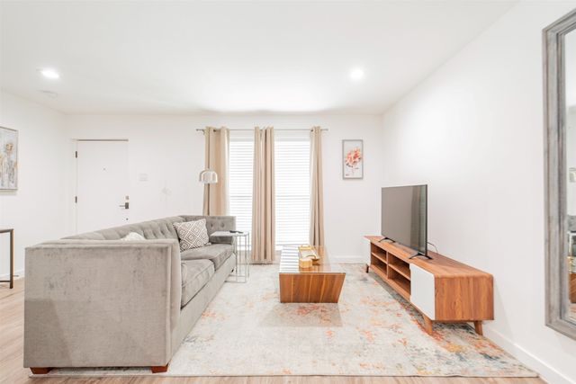 606 N Marsalis Avenue 210, Dallas, TX 75203