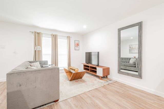 606 N Marsalis Avenue 210, Dallas, TX 75203