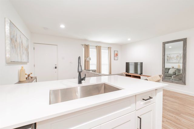 606 N Marsalis Avenue 210, Dallas, TX 75203