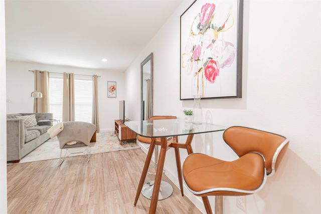 606 N Marsalis Avenue 210, Dallas, TX 75203