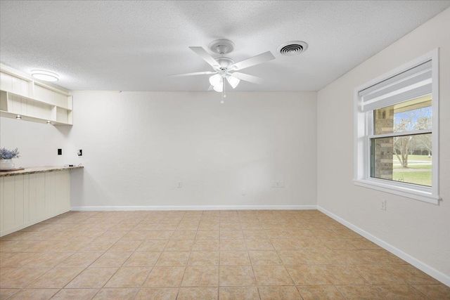 2320 Grangeway Rd, Marshall, TX 75672