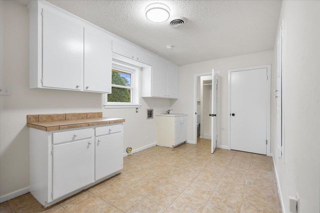 2320 Grangeway Rd, Marshall, TX 75672