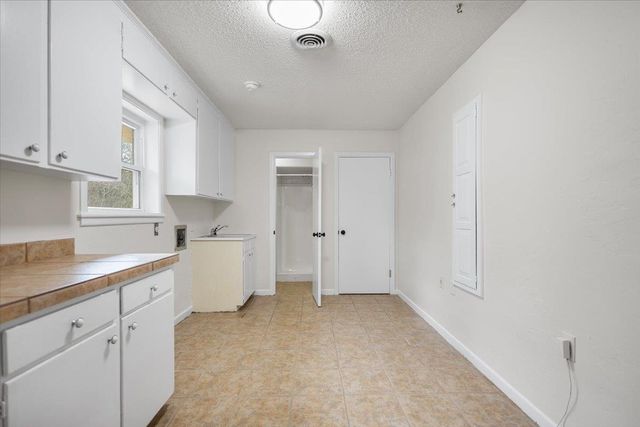 2320 Grangeway Rd, Marshall, TX 75672