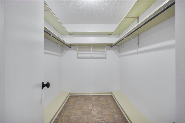 2320 Grangeway Rd, Marshall, TX 75672