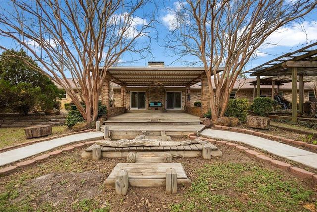 2320 Grangeway Rd, Marshall, TX 75672