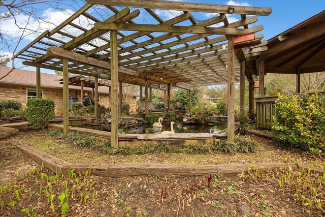 2320 Grangeway Rd, Marshall, TX 75672