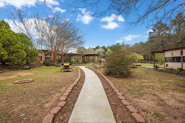 2320 Grangeway Rd, Marshall, TX 75672