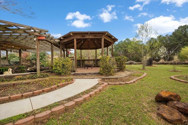 2320 Grangeway Rd, Marshall, TX 75672