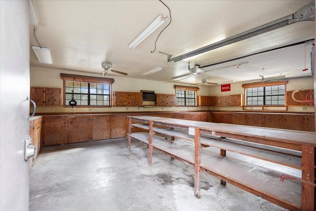 2320 Grangeway Rd, Marshall, TX 75672