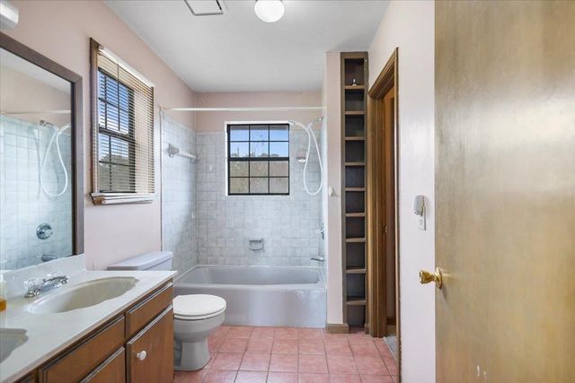 2320 Grangeway Rd, Marshall, TX 75672