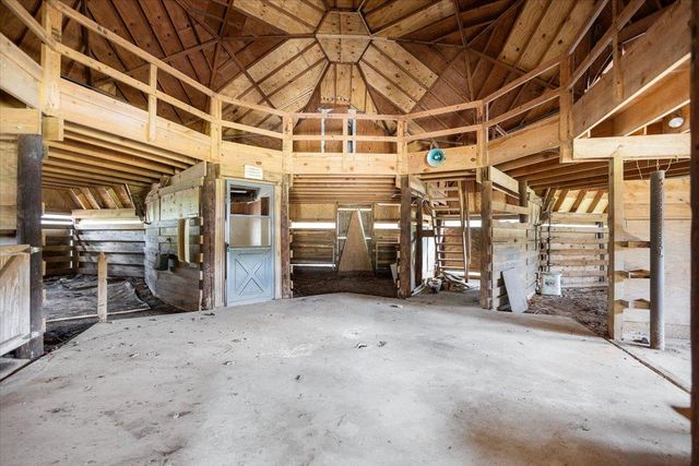 2320 Grangeway Rd, Marshall, TX 75672