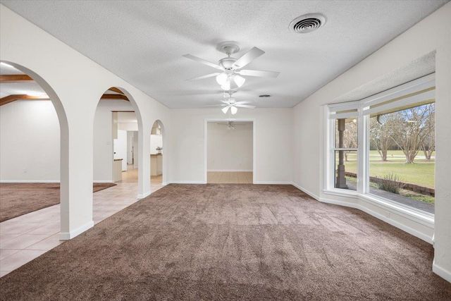 2320 Grangeway Rd, Marshall, TX 75672