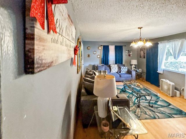 1129 Walker Avenue, St Louis, MO 63138