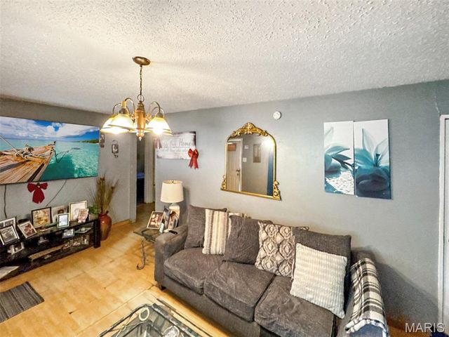 1129 Walker Avenue, St Louis, MO 63138
