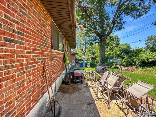 1129 Walker Avenue, St Louis, MO 63138