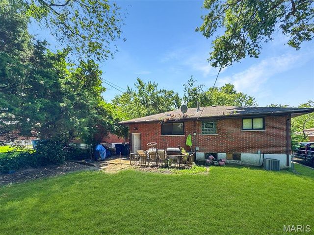 1129 Walker Avenue, St Louis, MO 63138