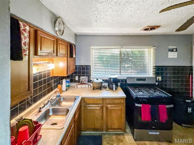 1129 Walker Avenue, St Louis, MO 63138