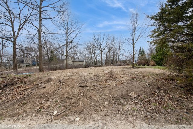 911 Johnson Street, Fox River Grove, IL 60021