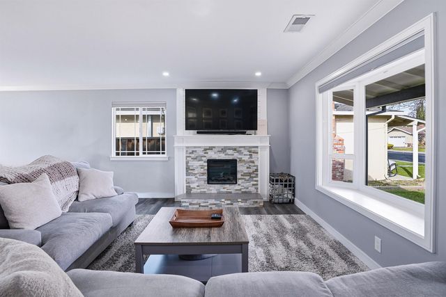 317 Hillcrest Ave, Livermore, CA 94550