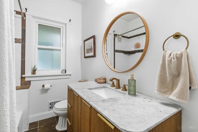 6009 Wayside Avenue, Cincinnati, OH 45230
