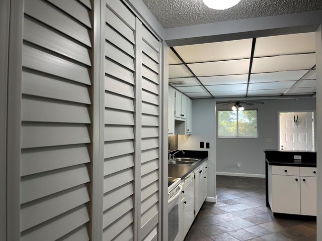 1850 Fairview Villas Drive 3, Palm Springs, FL 33406