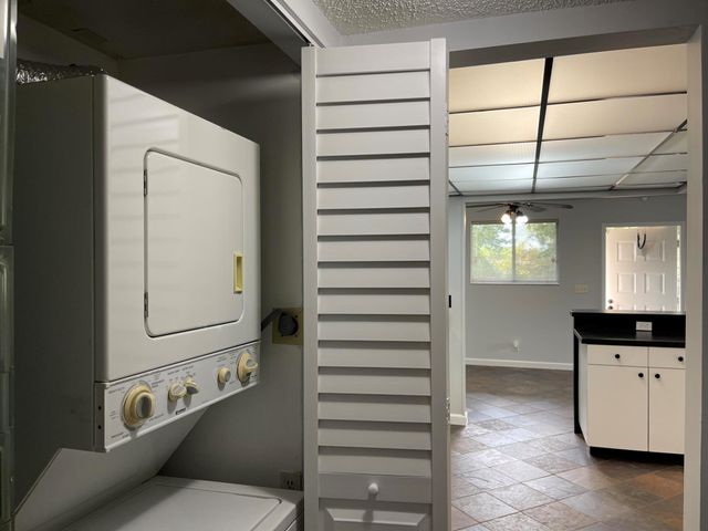 1850 Fairview Villas Drive 3, Palm Springs, FL 33406