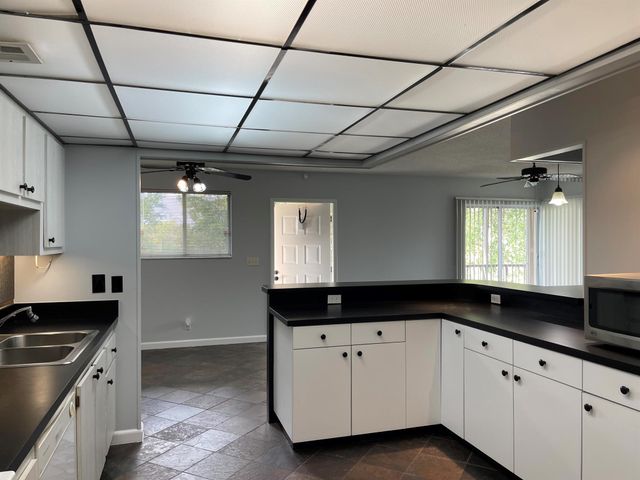 1850 Fairview Villas Drive 3, Palm Springs, FL 33406