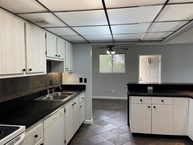 1850 Fairview Villas Drive 3, Palm Springs, FL 33406