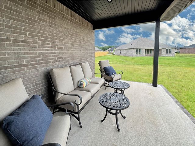 445 W Canada Drive, Farmington, AR 72730