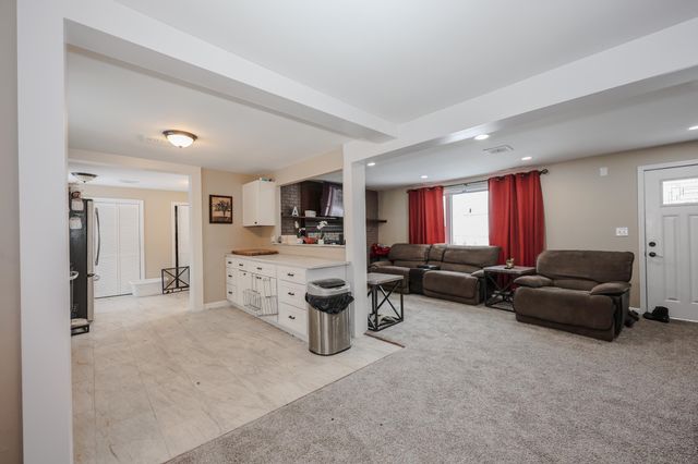 128 N Shore Road, Derry, NH 03038