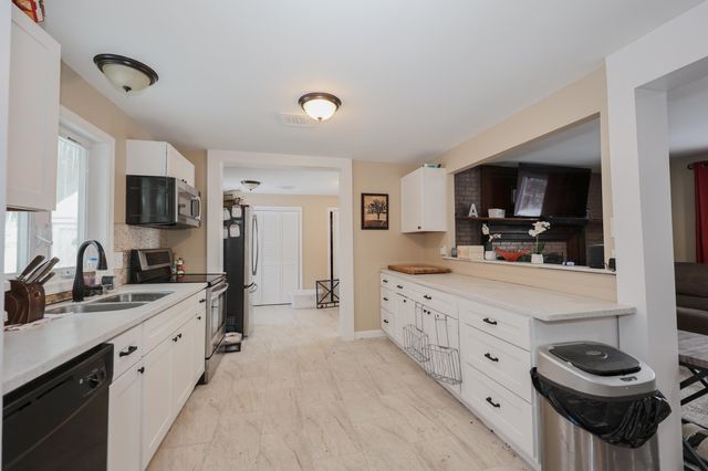 128 N Shore Road, Derry, NH 03038