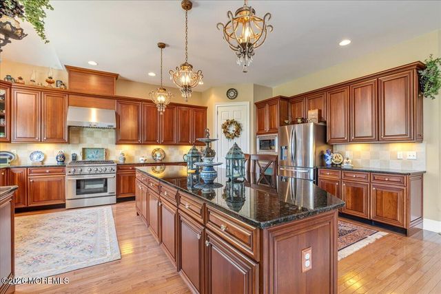 4 Apple Blossom Lane, Cream Ridge, NJ 08514