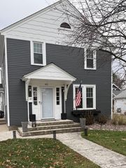 613 E Washington AVENUE, Oconomowoc, WI 53066