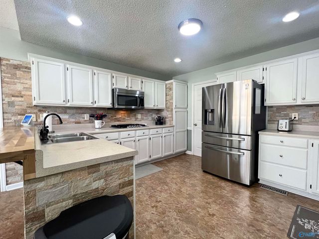 115 Beechnut Drive, New Market, AL 35761