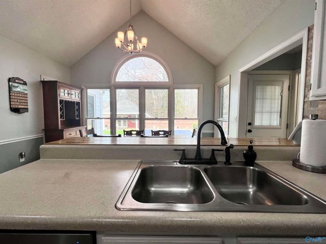 115 Beechnut Drive, New Market, AL 35761