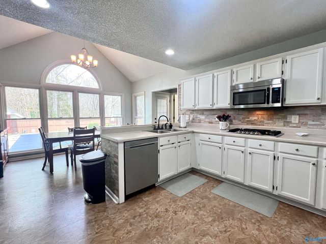 115 Beechnut Drive, New Market, AL 35761