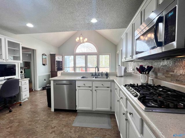 115 Beechnut Drive, New Market, AL 35761