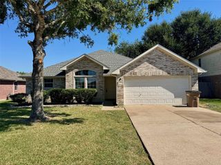 141 Green Isle Avenue, Dickinson, TX 77539