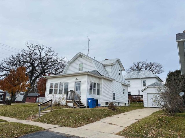 303 3rd Street, Baraboo, WI 53913