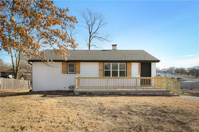 5611 N Walnut Street, Gladstone, MO 64118