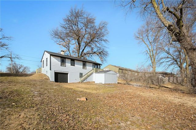 5611 N Walnut Street, Gladstone, MO 64118